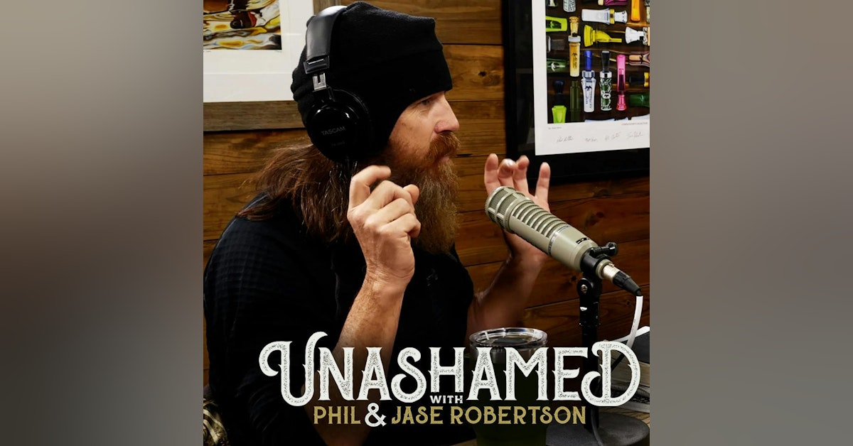 Ep 442 | Jase Wrestles with the Animal Kingdom & Phil Feels Strange Visiting Town