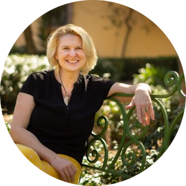 Living That Digital Nomad Life, A Conversation with Award Winning Author, Lainey Cameron Image