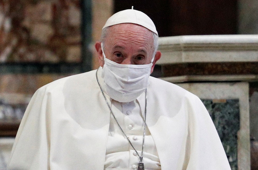 El Papa se vacuna contra el coronavirus en el primer día de campaña en el Vaticano