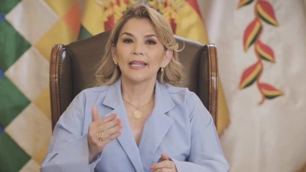 Presidenta interina de Bolivia se retira de campaña electoral
