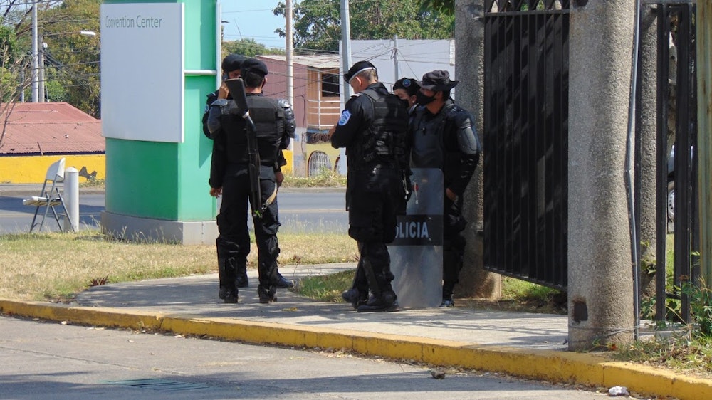 Reportan incremento de represión policial en conmemoración de abril