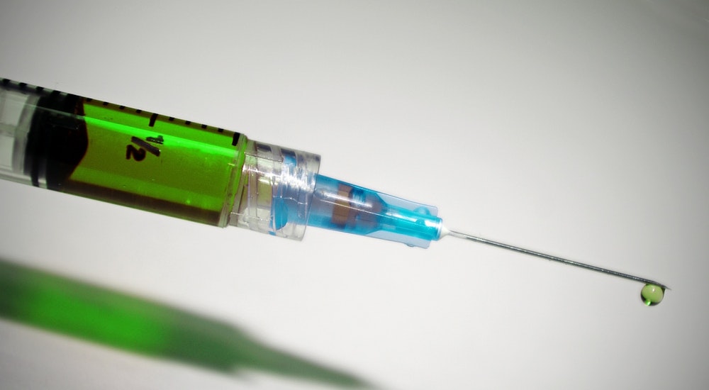 La OMS recomienda seguir vacunando contra la COVID con AstraZeneca