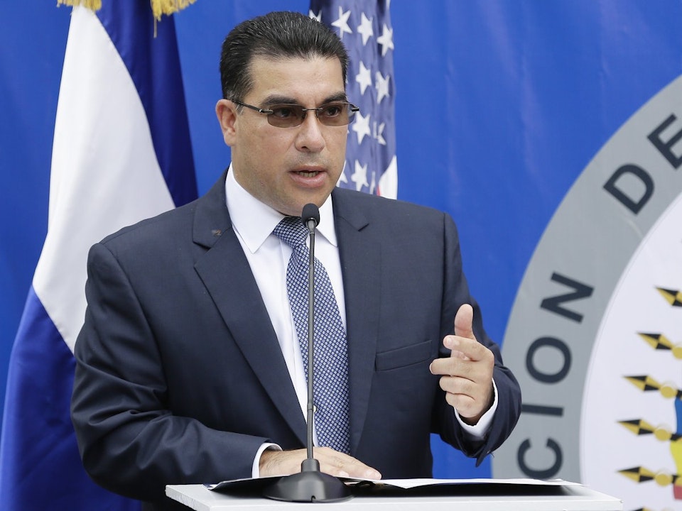 Exfiscal salvadoreño y exmagistrada constitucional presentan renuncias