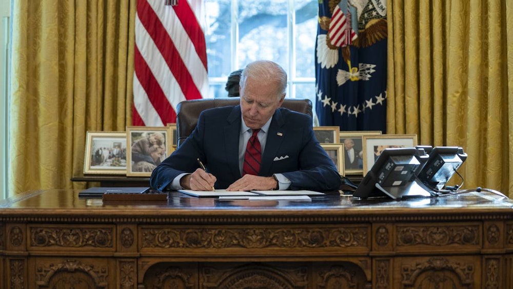 Biden se muestra dispuesto a ceder en el plan de estímulo de la pandemia