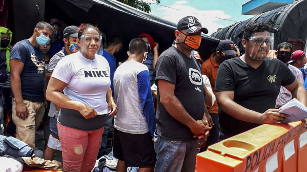 Primer grupo de nicaraguenses varados salen de Panamá