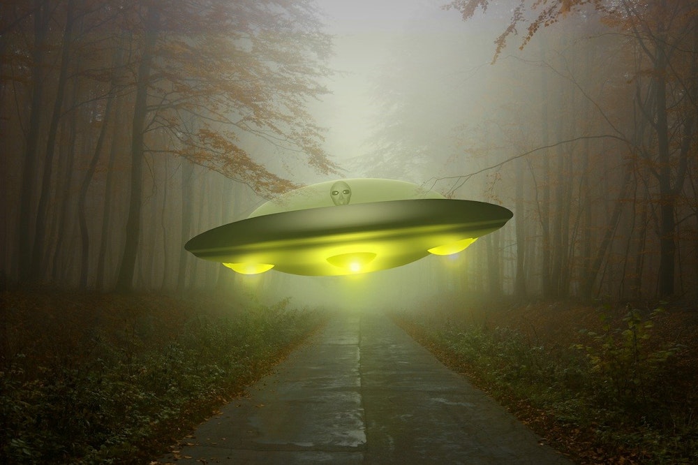 Road To Strange - UFO's, Aliens & High Strangeness
