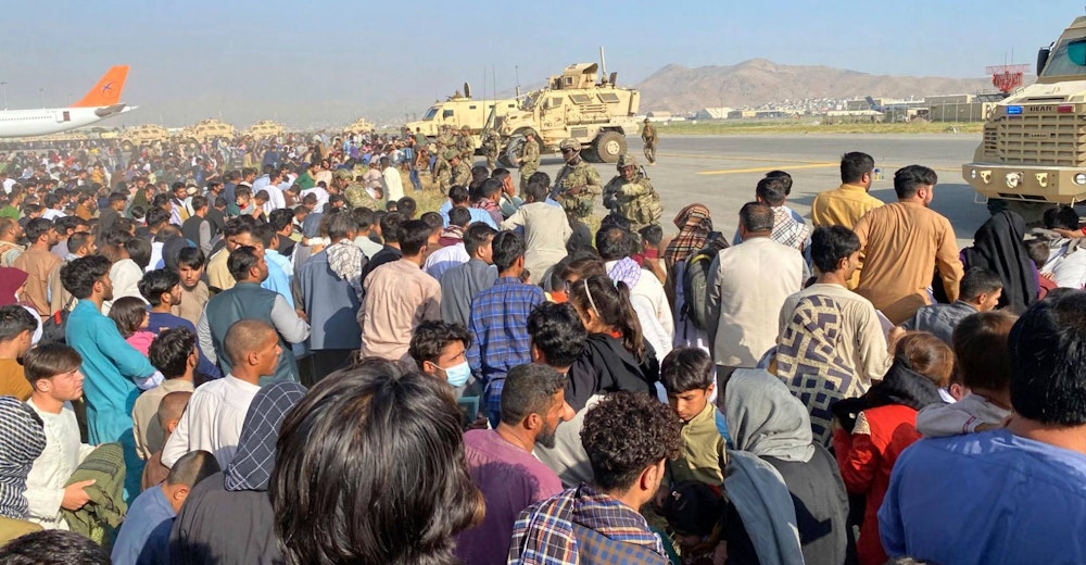 Control militar estadounidense del aeropuerto de Kabul facilita evacuaciones
