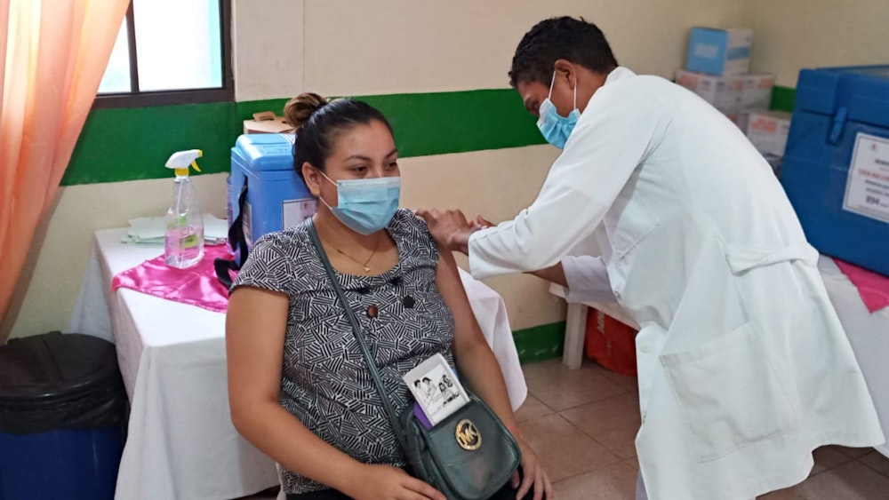 Minsa inicia vacunación contra covid-19 a mujeres embarazadas