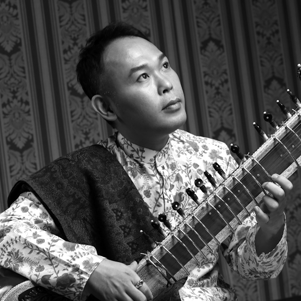 The Birth of a Third-Generation Japanese Sitarist and Cultivating Global Exchange Authentically with Tadao Ishihama Image
