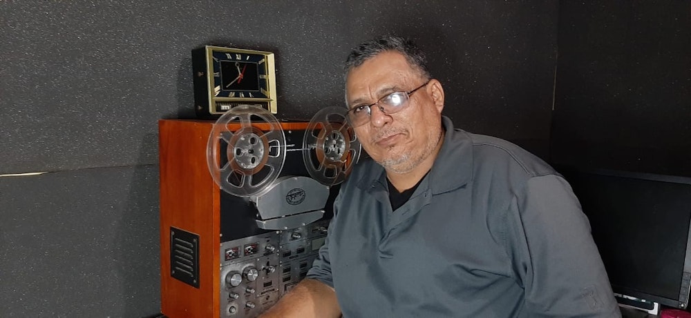 Dayton Hernández: 30 años y seguimos «haciendo radio»