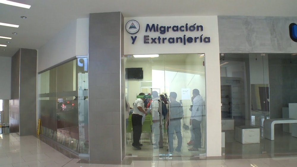 Ortega dolarizará todos los trámites de migración