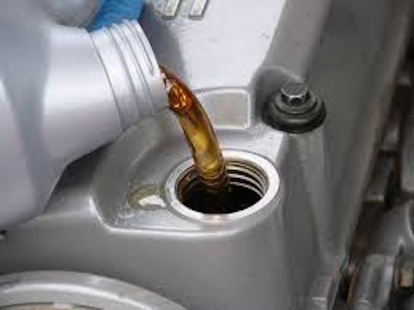 5 things to know about oil changes for your motorcycle